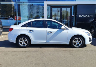 Подержанный автомобиль Chevrolet Cruze Sedan 2015 года (4 фото)