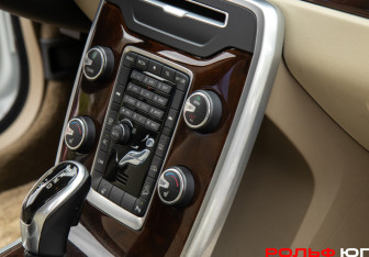 Подержанный автомобиль Volvo XC70 2014 года (13 фото)