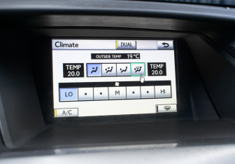 Подержанный автомобиль Lexus RX 2010 года (17 фото)