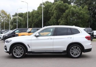 Подержанный автомобиль BMW X3 2020 года (8 фото)
