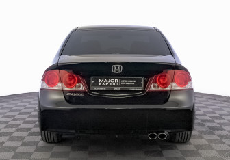 Подержанный автомобиль Honda Civic Sedan 2008 года (6 фото)