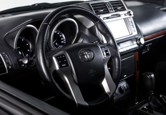 Подержанный автомобиль Toyota Land Cruiser Prado 2016 года (15 фото)