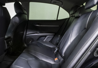 Подержанный автомобиль Toyota Camry Sedan 2020 года (10 фото)