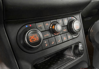 Подержанный автомобиль Nissan Qashqai 2012 года (17 фото)