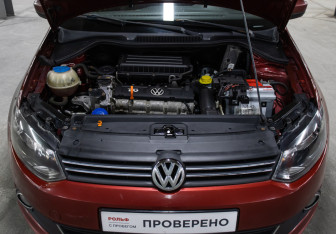 Подержанный автомобиль Volkswagen Polo Sedan 2013 года (9 фото)