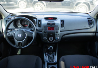 Подержанный автомобиль Kia Cerato Sedan 2011 года (11 фото)