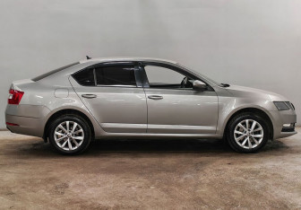 Подержанный автомобиль Skoda Octavia Liftback 2017 года (4 фото)