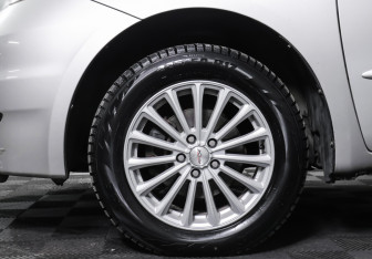 Подержанный автомобиль Toyota Sienna 2006 года (24 фото)