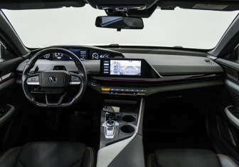 Подержанный автомобиль Changan UNI-V 2023 года (15 фото)