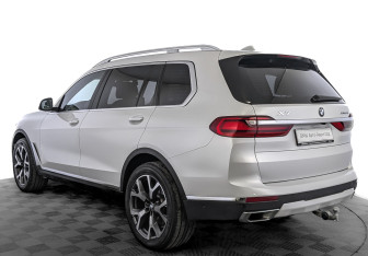 Подержанный автомобиль BMW X7 2020 года (7 фото)