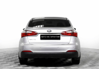 Подержанный автомобиль Kia Cerato Sedan 2013 года (6 фото)