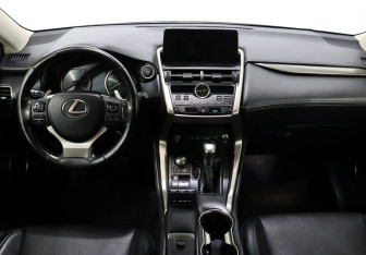 Подержанный автомобиль Lexus NX 2018 года (14 фото)