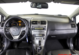 Подержанный автомобиль Toyota Avensis Sedan 2011 года (12 фото)