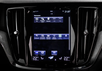 Подержанный автомобиль Volvo S60 2019 года (18 фото)