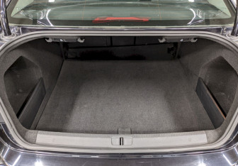 Подержанный автомобиль Volkswagen Passat Sedan 2012 года (10 фото)