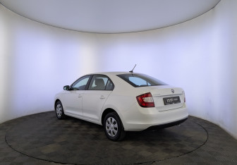 Подержанный автомобиль Skoda Rapid Liftback 2019 года (7 фото)