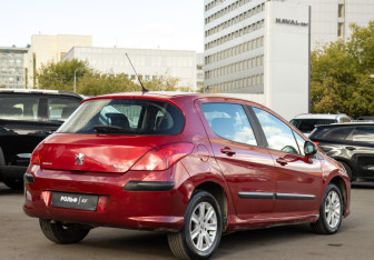 Подержанный автомобиль Peugeot 308 Hatchback 2010 года (4 фото)