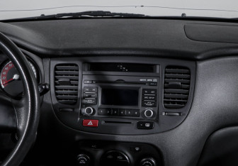 Подержанный автомобиль Kia Rio Sedan 2011 года (13 фото)
