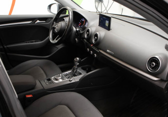 Подержанный автомобиль Audi A3 Sedan 2016 года (19 фото)