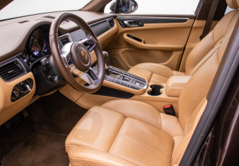 Подержанный автомобиль Porsche Macan 2018 года (10 фото)