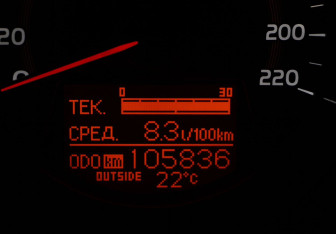 Подержанный автомобиль Toyota RAV4 2010 года (14 фото)