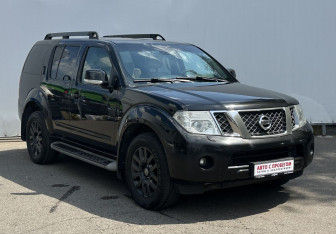 Подержанный автомобиль Nissan Pathfinder 2010 года (3 фото)