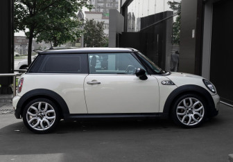 Подержанный автомобиль MINI Hatch 2008 года (4 фото)