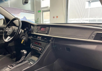 Подержанный автомобиль Kia Optima Sedan 2018 года (10 фото)