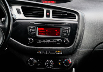 Подержанный автомобиль Kia Ceed Hatchback 2013 года (12 фото)