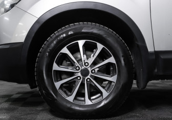 Подержанный автомобиль Nissan Qashqai 2013 года (23 фото)