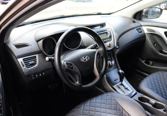 Подержанный автомобиль Hyundai Elantra Sedan 2013 года (7 фото)