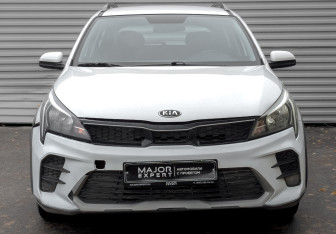 Подержанный автомобиль Kia Rio Hatchback 2021 года (2 фото)
