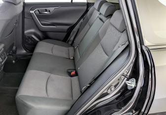Подержанный автомобиль Toyota RAV4 2020 года (12 фото)