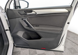 Подержанный автомобиль Volkswagen Tiguan 2021 года (24 фото)