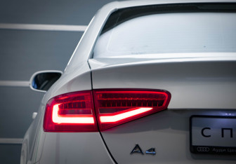 Подержанный автомобиль Audi A4 Sedan 2015 года (33 фото)