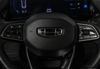 Подержанный автомобиль Geely Monjaro 2024 года (12 фото)