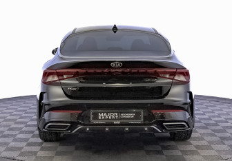 Подержанный автомобиль Kia K5 2021 года (6 фото)