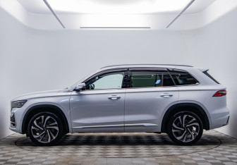 Подержанный автомобиль Geely Monjaro 2024 года (2 фото)