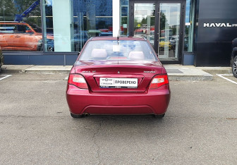 Подержанный автомобиль Daewoo Nexia Sedan 2012 года (6 фото)