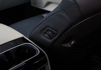 Подержанный автомобиль Kia Carnival 2021 года (15 фото)