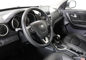 Подержанный автомобиль FAW Besturn X40 2020 года (7 фото)