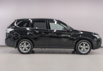Подержанный автомобиль Mitsubishi Outlander 2014 года (4 фото)