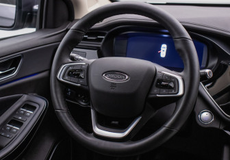 Подержанный автомобиль Omoda S5 2023 года (15 фото)