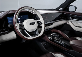 Подержанный автомобиль Geely Monjaro 2023 года (14 фото)