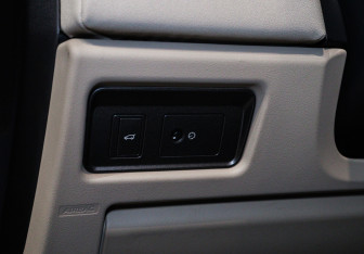 Подержанный автомобиль Land Rover Range Rover Evoque 2017 года (18 фото)