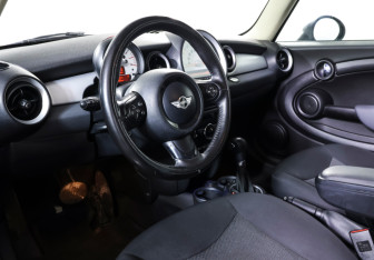 Подержанный автомобиль MINI Hatch 2012 года (13 фото)