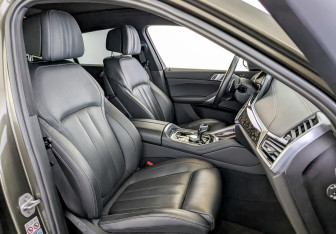 Подержанный автомобиль BMW X6 2020 года (25 фото)