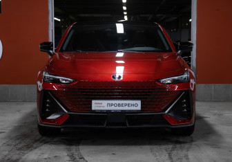 Подержанный автомобиль Changan UNI-V 2023 года (2 фото)