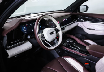 Подержанный автомобиль Geely Monjaro 2023 года (15 фото)