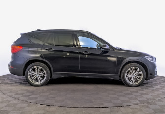 Подержанный автомобиль BMW X1 2018 года (4 фото)